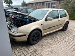 Volkswagen Golf 1.6 77KW 2001 Beige, Auto's, Volkswagen, Voorwielaandrijving, 4 cilinders, Beige, 1200 kg