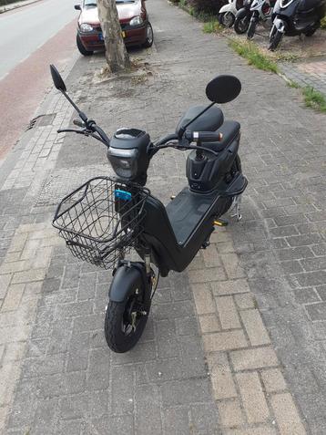 Scootmobiel Amoto tweewieler beschikbaar voor biedingen