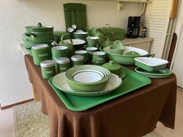 Groen emaille brocante vintage beschikbaar voor biedingen