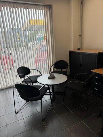 (Salon) tafel met 4 stoelen  beschikbaar voor biedingen