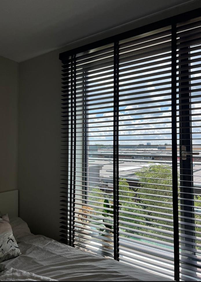 Donker bruine houten lamellen/ Jaloezieën, Huis en Inrichting, Stoffering | Gordijnen en Lamellen, Zo goed als nieuw, 200 cm of meer