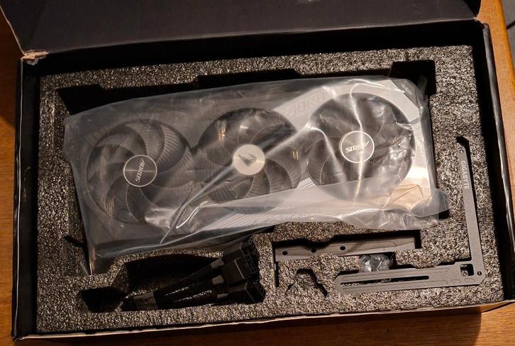 Te koop Gigabyte AORUS GeForce RTX 4070 Ti MASTER 12G, Computers en Software, Processors, Zo goed als nieuw, Overige, 4 Ghz of meer