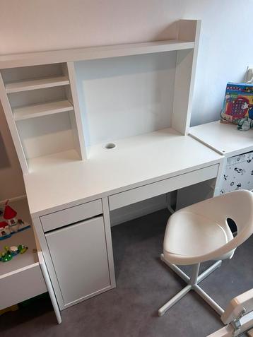 Ikea Bureau Micke met bureaustoel beschikbaar voor biedingen