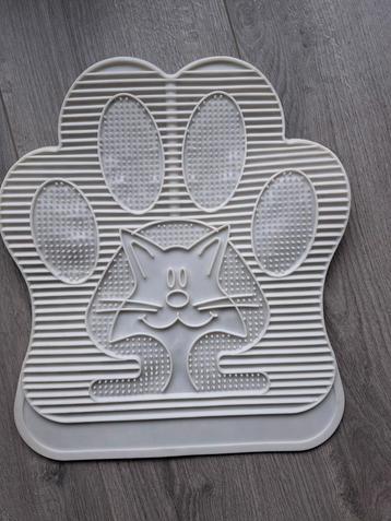 Witte kattenbakmat beschikbaar voor biedingen