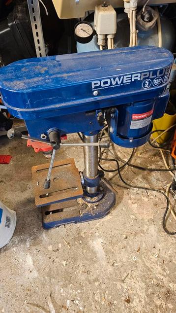 Kolomboormachine  goedwerkend beschikbaar voor biedingen
