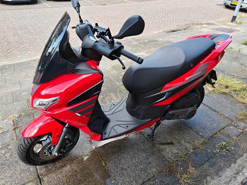 Aprilia sxr 50 geel kenteken als nieuw!, Fietsen en Brommers, Scooters | Aprilia, Zo goed als nieuw, Overige modellen, Maximaal 45 km/u