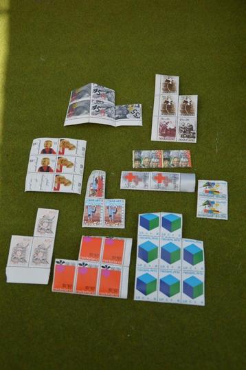 Velletjes oude postzegels / kinderpostzegels jaren 70 /80 beschikbaar voor biedingen