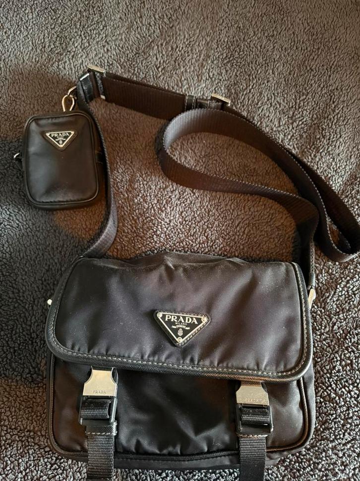 Prada Re-Nylon tas, Sieraden, Tassen en Uiterlijk, Tassen | Schoudertassen, Zo goed als nieuw, Zwart, Ophalen of Verzenden