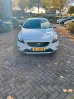 Volvo V40 2.0 T2 122PK 2016 Wit + Polestar velgen, Auto's, Voorwielaandrijving, 4 cilinders, 1331 kg, Handgeschakeld