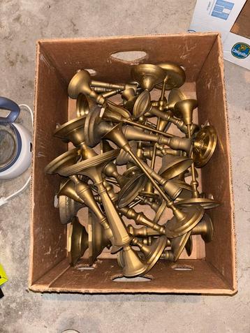 35 messing kandelaartjes beschikbaar voor biedingen