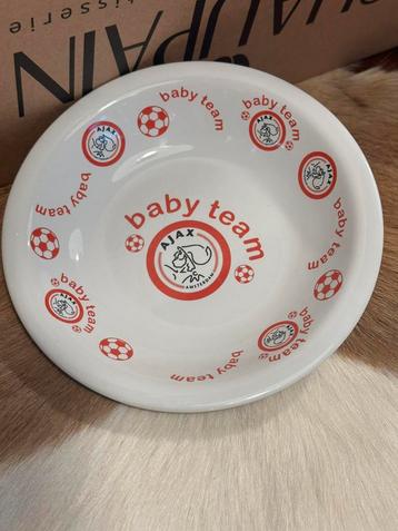 Schaaltje Ajax baby team Leuk voor de Ajax fans onder ons beschikbaar voor biedingen