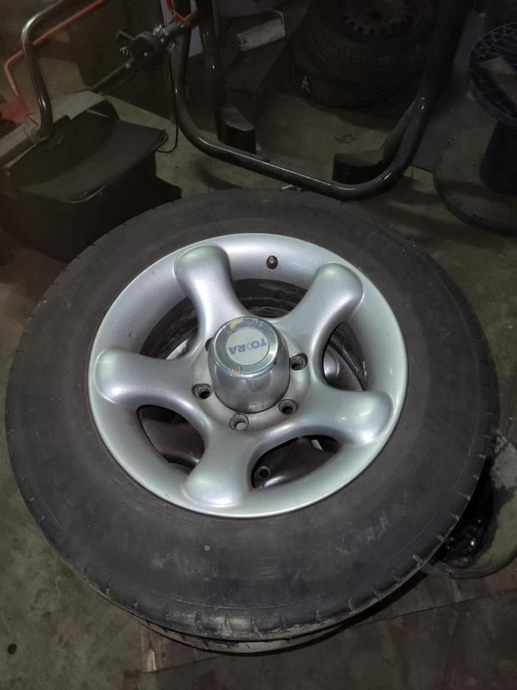 Toyota Hiace 2010 Wielen/Velgen, Auto-onderdelen, Banden en Velgen, Banden en Velgen, Bestelwagen, Gebruikt, Ophalen