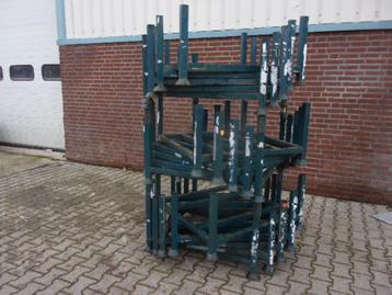 Stapelbokken stapelrek, vaste constructie 600 stuks beschikbaar voor biedingen