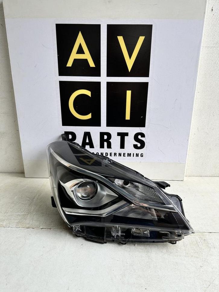 Koplamp Toyota Yaris III 3 Facelift  H7 rechts, Auto-onderdelen, Verlichting, Toyota, Gebruikt, Ophalen of Verzenden