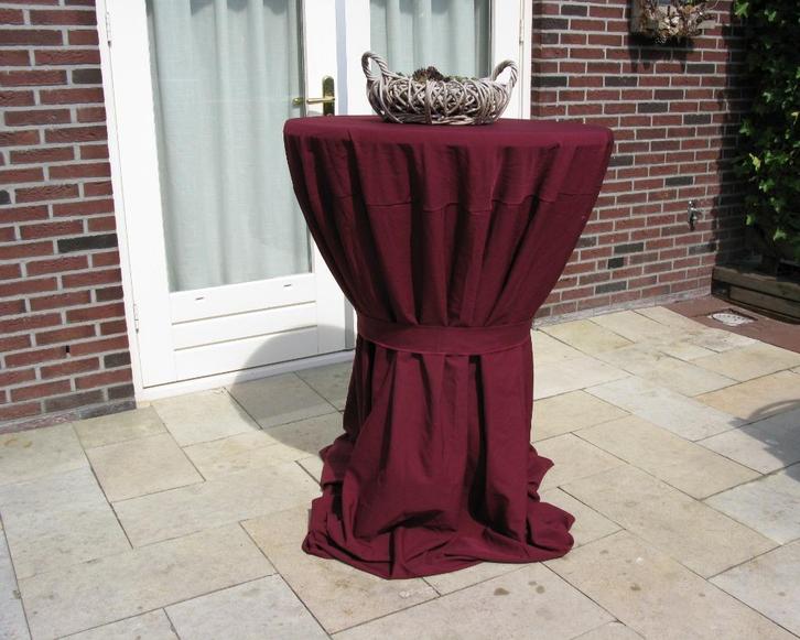 2 Dieprode pub tafelkleden – tafelrokken., Huis en Inrichting, Tafelkleden, Zo goed als nieuw, Binnen, Buiten, Ophalen