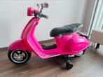 Vespa kinderscooter roze, Kinderen en Baby's, Speelgoed | Buiten | Accuvoertuigen, Ophalen, Zo goed als nieuw