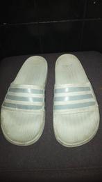 Adidas slippers maat 43 zgan, Kleding | Heren, Badmode en Zwemkleding, Ophalen of Verzenden, Grijs, Adidas
