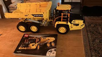 LEGO Technic Volvo 6x6 Truck met Kieptrailer 42114 beschikbaar voor biedingen