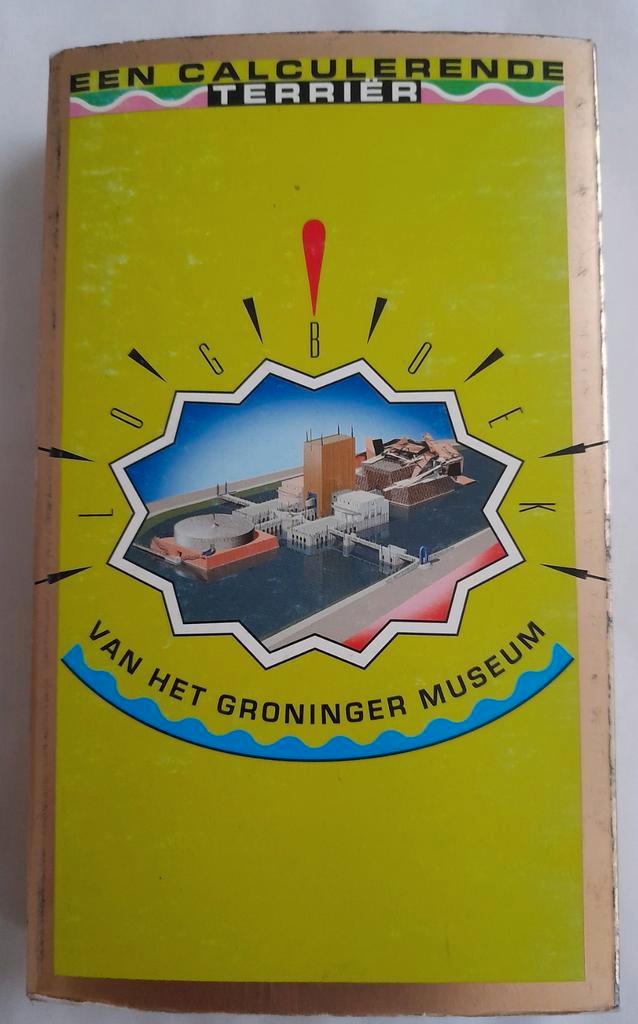 Boek, Een Calculerende Terriër - Groninger Museum, Boeken, Kunst en Cultuur | Fotografie en Design, Gelezen, Overige onderwerpen