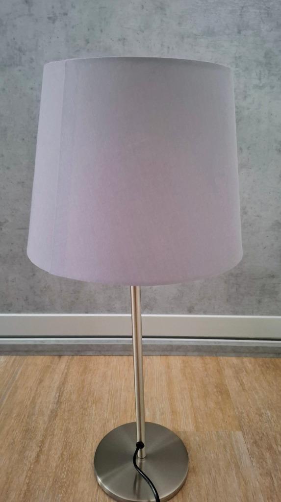 Tafellamp met grijze stoffen kap en RVS voet., Huis en Inrichting, Lampen | Tafellampen, Zo goed als nieuw, Minder dan 50 cm, Metaal
