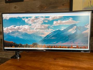 LG 34" Ultrawide Monitor + Monitorarm beschikbaar voor biedingen