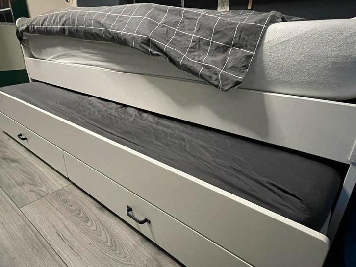 Wit uitschuifbed - Ideaal voor logees!, Huis en Inrichting, Slaapkamer | Bedden, Gebruikt, Eenpersoons, 90 cm, 200 cm, Hout, Wit
