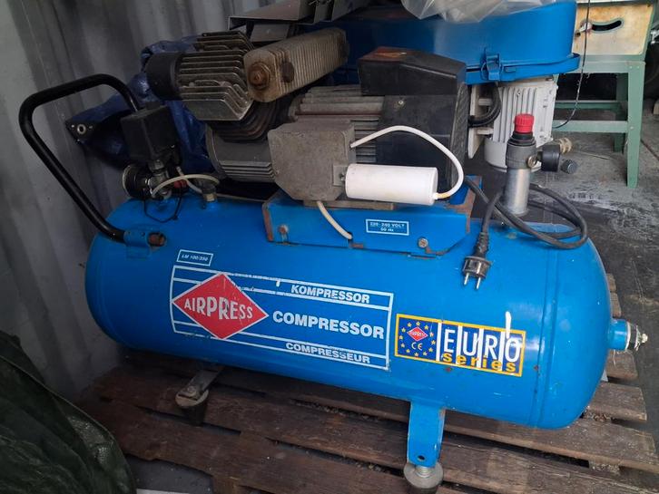 Airpress Compressor - Gebruikt, Doe-het-zelf en Verbouw, Compressors, Gebruikt, 6 tot 10 bar, 25 tot 100 liter, Minder dan 200 liter/min