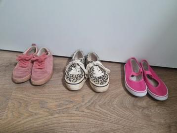 Meisjes zomerschoenen maat 26. Zara en de Scapino.  beschikbaar voor biedingen