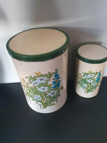 Set van 2 leuke blikken met afbeelding van bloemen jaren 70 beschikbaar voor biedingen