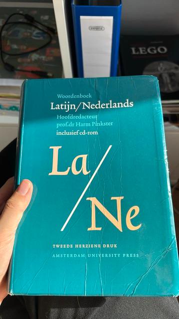 Latijn-Nederlands Woordenboek beschikbaar voor biedingen