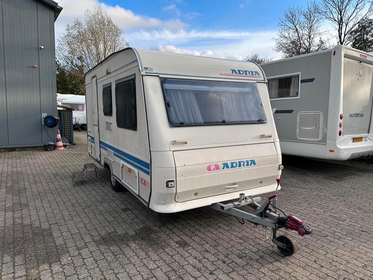 Adria 5003 Eerste eigenaar inclusief voortent, Caravans en Kamperen, Caravans, Bedrijf, tot en met 4, 500 - 750 kg, Treinzit, Adria