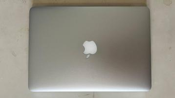 Macbook Pro 13' i5 2015 beschikbaar voor biedingen