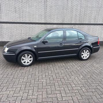 Volkswagen Bora 2.0 85KW 2002 Zwart APK 07-11-2026 !   €1400 beschikbaar voor biedingen