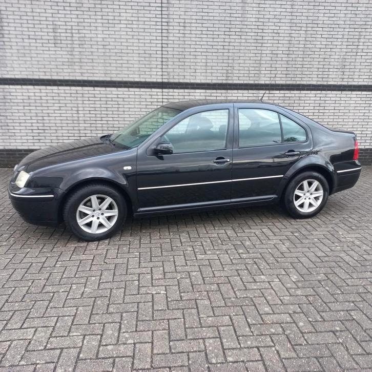 Volkswagen Bora 2.0 85KW 2002 Zwart APK 07-11-2026 !   €1400, Auto's, Volkswagen, Particulier, Bora, ABS, Airbags, Airconditioning