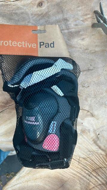 Protectie set kind 8-12 beschikbaar voor biedingen