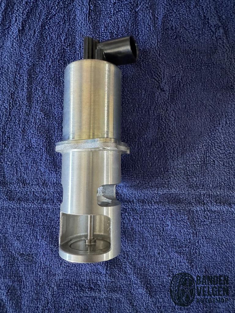 EGR Klep Renault Opel Nissan Pierburg 8200542997, Auto-onderdelen, Motor en Toebehoren, Opel, Gebruikt, Herkomst onderdeel bekend