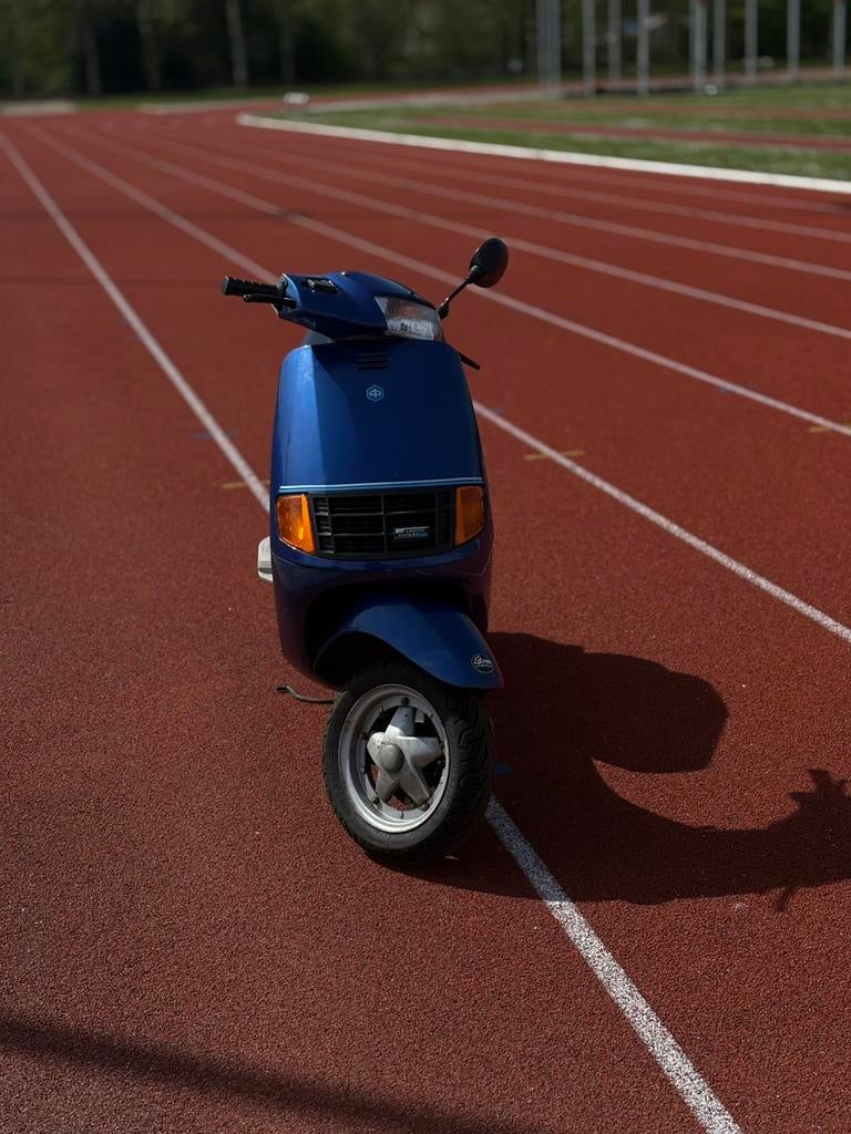 piaggio quartz 70cc, Fietsen en Brommers, Scooters | Piaggio, Zo goed als nieuw, Overige modellen, Maximaal 45 km/u, Tweetakt