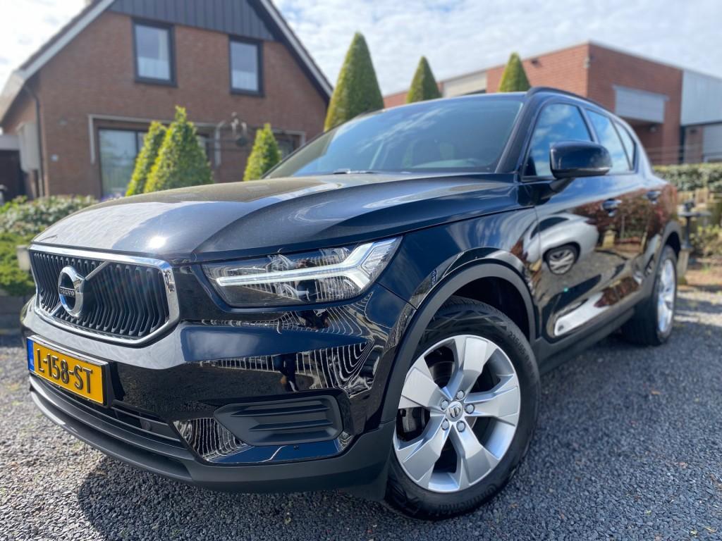 Volvo XC40 1.5 T2 MOMENTUM - NAVI, LED, NAVI CARPLAY, ELEK T, Auto's, Voorwielaandrijving, Gebruikt, 129 pk, Zwart