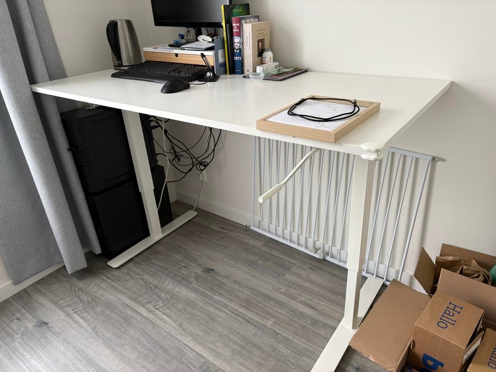 Wit in hoogte verstelbaar bureau - 160x70 cm, Zit-sta bureau, In hoogte verstelbaar, Ophalen of Verzenden, Zo goed als nieuw