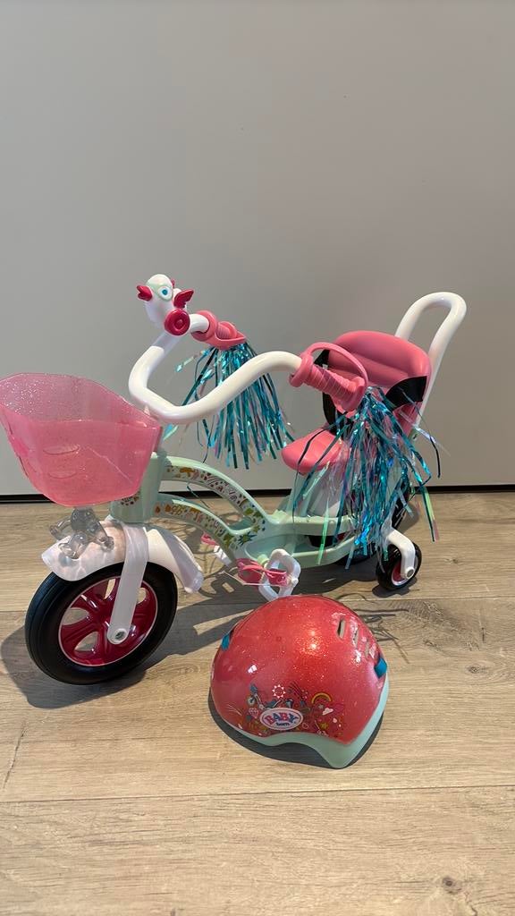 Baby born fiets met helm, Ophalen, Zo goed als nieuw, Babypop