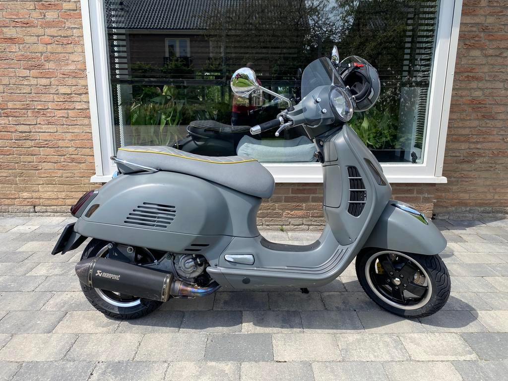 Vespa GTS 300, lage kilometerstand Akrapovic, Gebruikt, Overige modellen, Maximaal 45 km/u, Ophalen of Verzenden