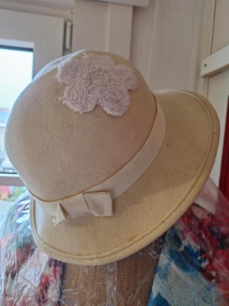 Hoedjes van vilt, Ophalen of Verzenden, Zo goed als nieuw, One size fits all, Hoed