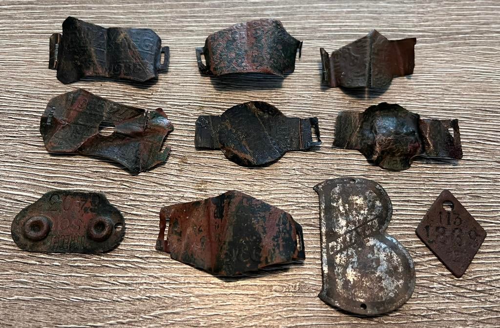 Lot rijwielbelastingplaatjes en meer, Ophalen of Verzenden, Gebruikt