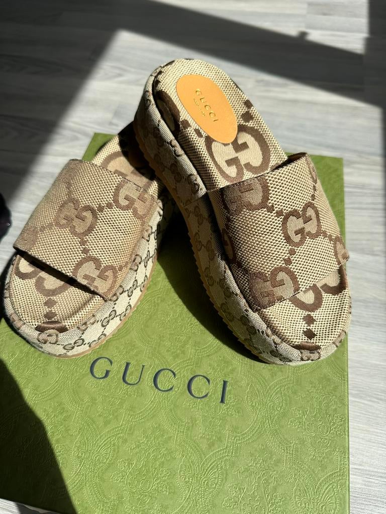 Gucci Dames Slippers maat 37+, Ophalen of Verzenden, Zo goed als nieuw, Bruin, Sneakers of Gympen