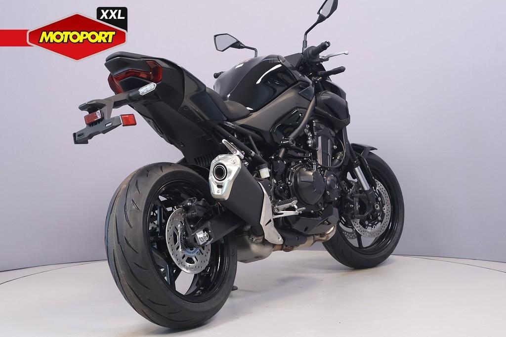 Kawasaki Z900 70KW, Bedrijf, Naked bike