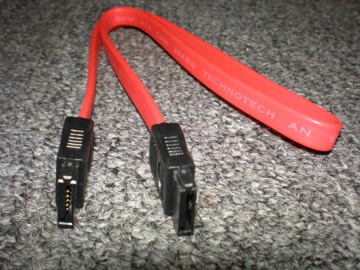 Diverse (E-) SATA kabels, IDE & floppy, en overige PC kabels, Computers en Software, Pc- en Netwerkkabels, Zo goed als nieuw, Ophalen of Verzenden