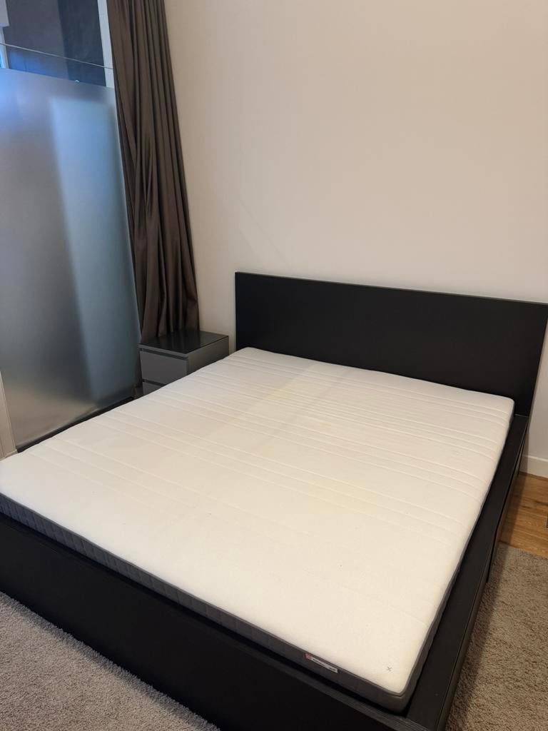 Complete set: 180x200 bed + matras + nachtkastjes, Ophalen, Tweepersoons, Zo goed als nieuw, 180 cm