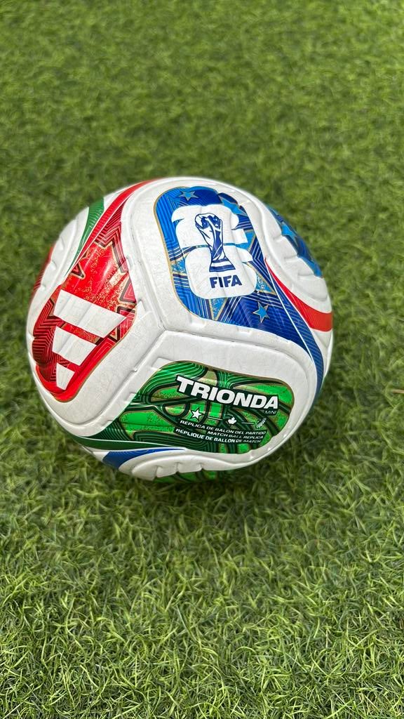 Wk 2026 mini voetbal Adidas origineel, Sport en Fitness, Voetbal, Maat XL, Ophalen, Zo goed als nieuw, Bal