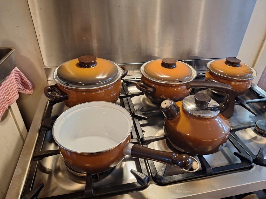 Vintage Jaren '70 Bruine 5-delige Pannenset - Nieuw!, Huis en Inrichting, Keuken | Potten en Pannen, Ophalen of Verzenden, Nieuw