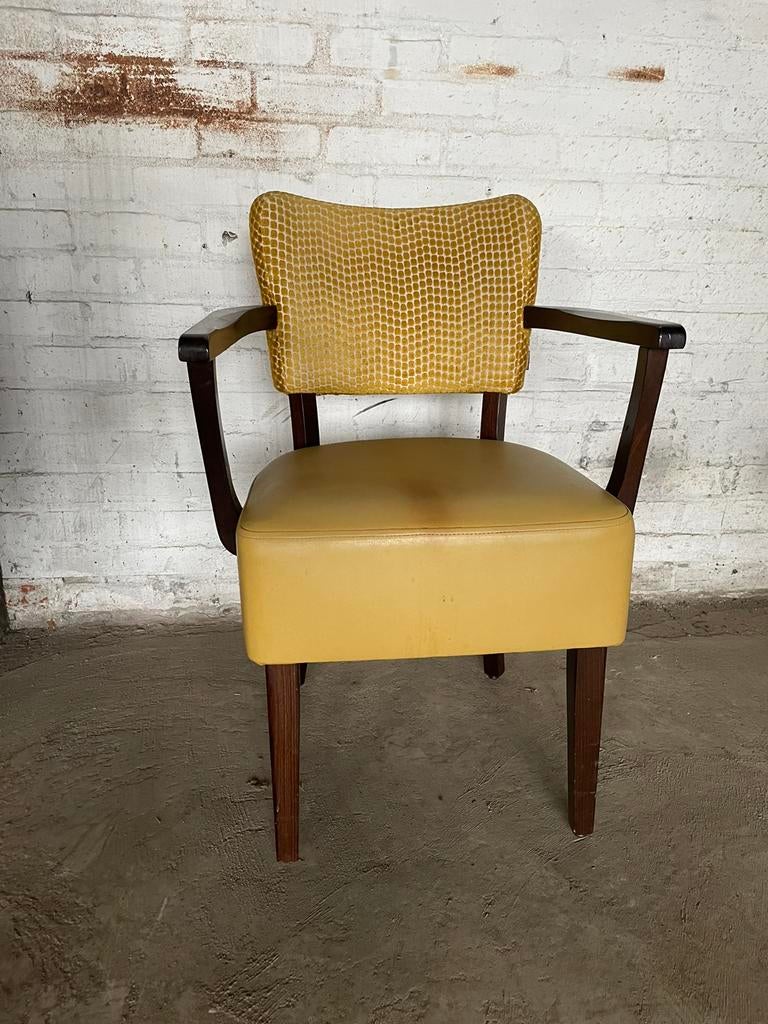 gele eetstoel met armleuningen hout van Vervoort, Huis en Inrichting, Stoelen, Ophalen, Gebruikt, Overige kleuren, Leer